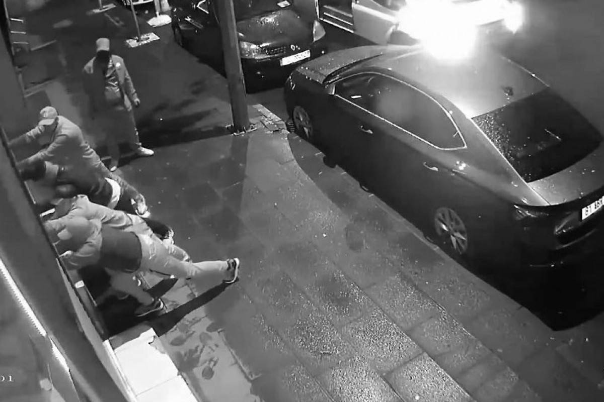 Kağıthane'de hırsızlık çetesi camını parçaladıkları dükkanı böyle soydu