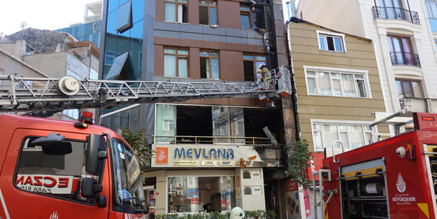 Kağıthane'de korkutan yangın! 6 katlı bina alev alev yandı
