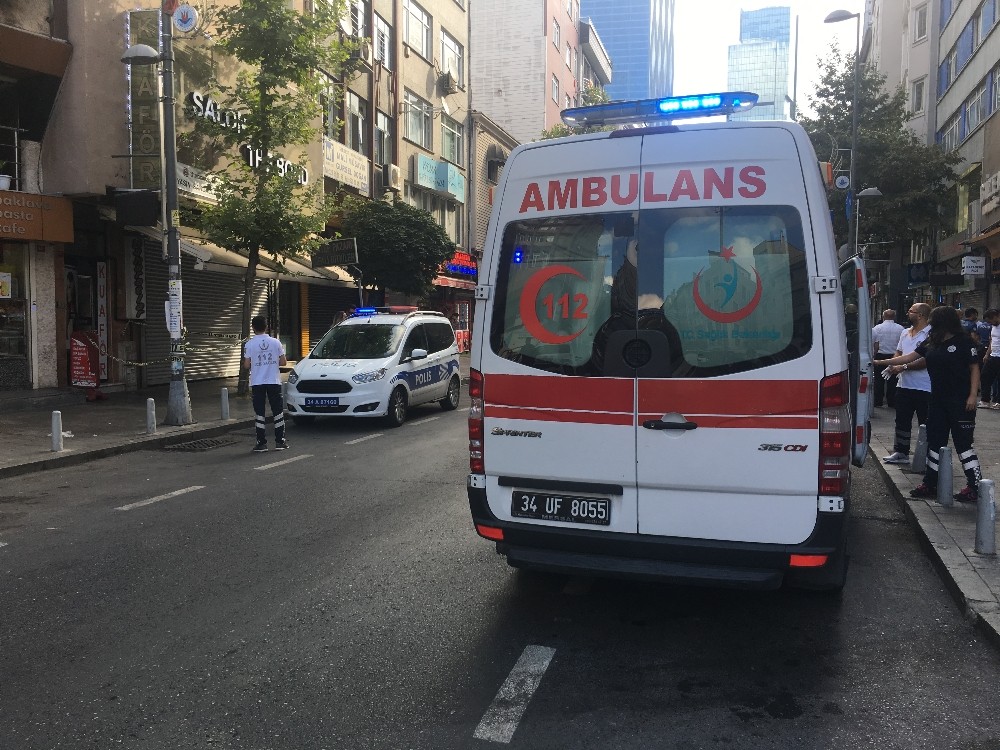 Kağıthane’de mahalle bekçisi kendisine silah çeken şahsı vurarak ağır yaraladı 