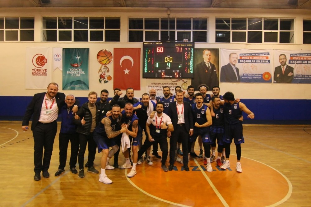 Kağıtspor başarılara koşmaya devam ediyor 
