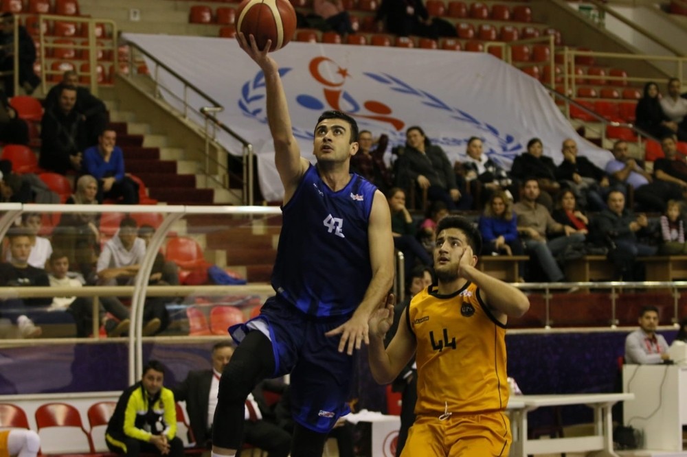 Kağıtspor, basketbolda liderliği bırakmıyor 