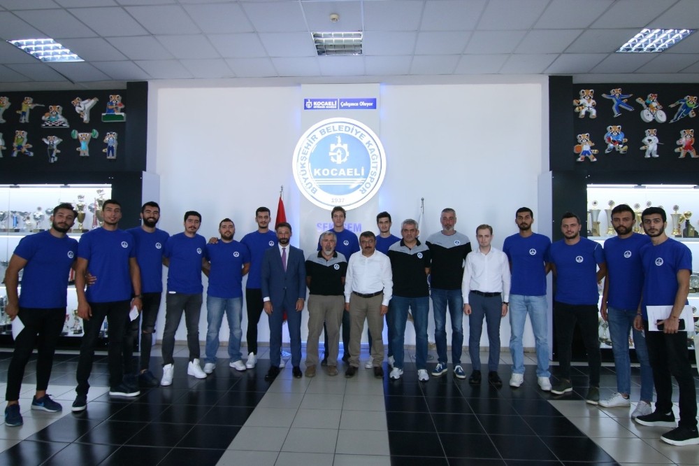 Kağıtspor Erkek Voleybol Takımı’nda imzalar atıld 