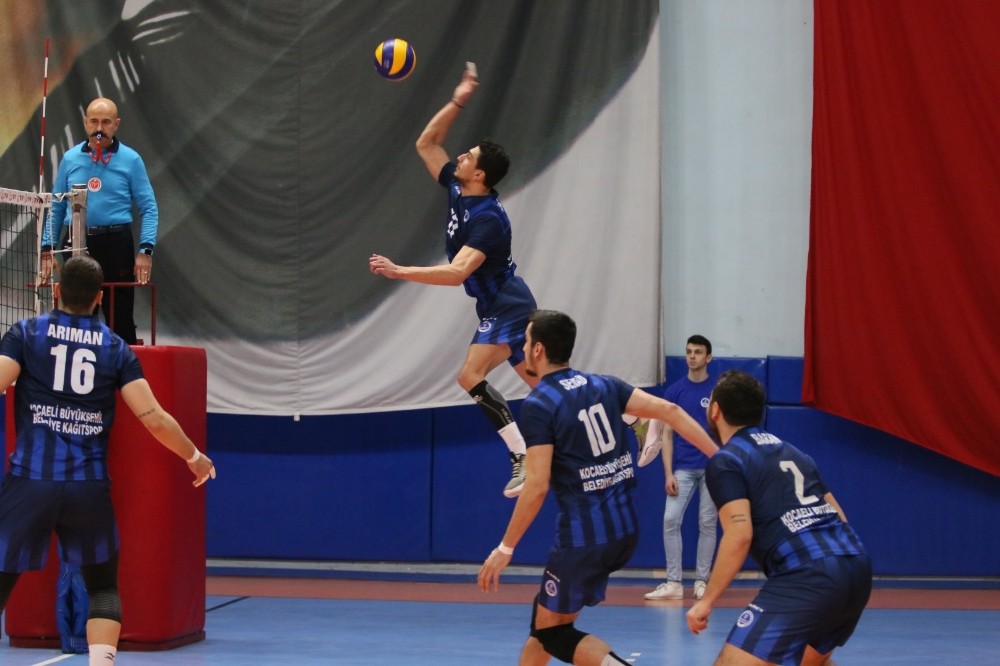 Kağıtspor Voleybol Takımı liderlik yarışını sürdürüyor 