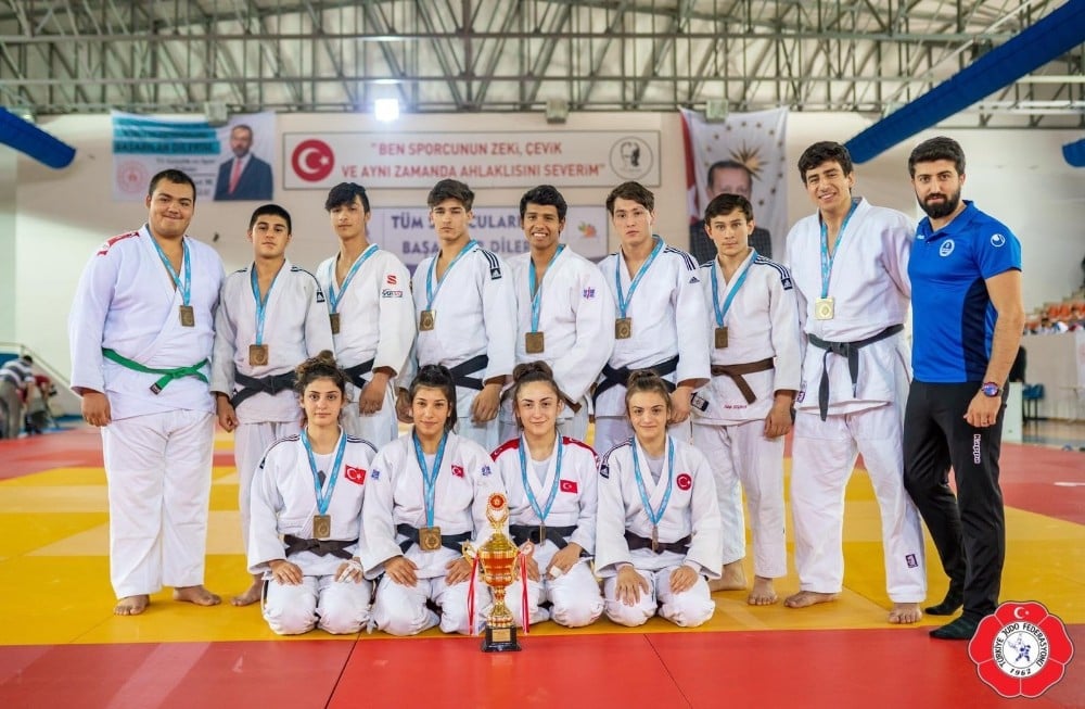 Kağıtspor’dan madalya yağmuru 