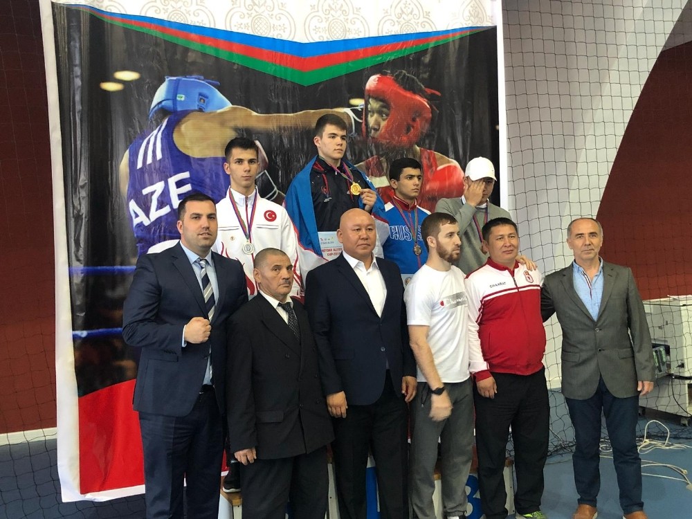 Kağıtsporlu boksör Azerbaycan’dan gümüş madalya ile döndü 