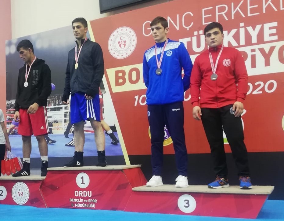 Kağıtsporlu boksörlerden önemli başarı 