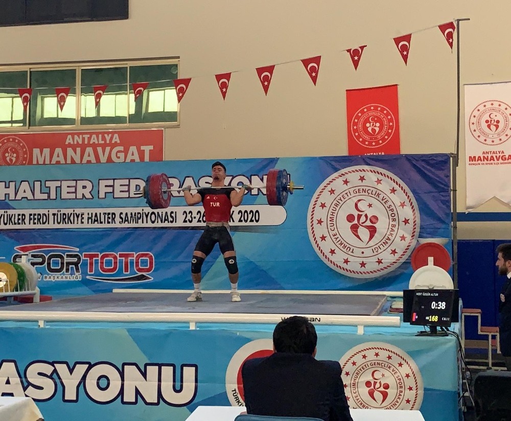 Kağıtsporlu halterciler 4 madalyayla döndü 