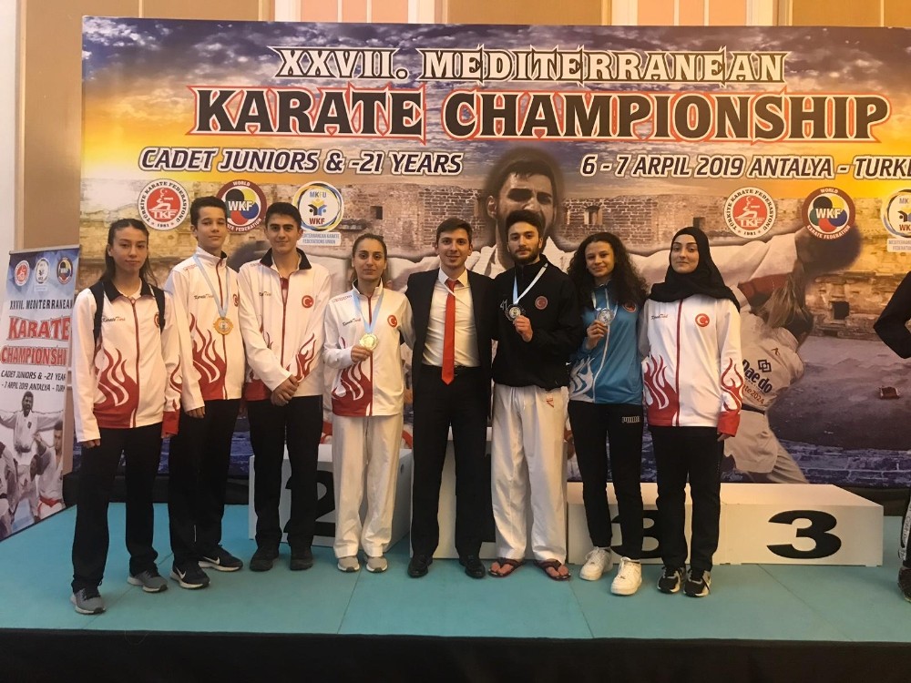 Kağıtsporlu karateciler, Antalya’da fırtına gibi esti 