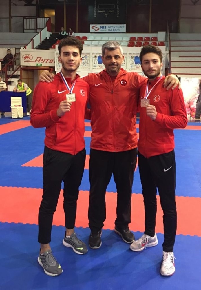 Kağıtsporlu karateciler balkanlardan 2 altın madalya ile döndü 