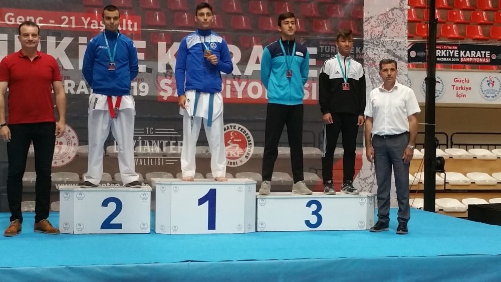 Kağıtsporlu karatecilerden 6 Türkiye derecesi 