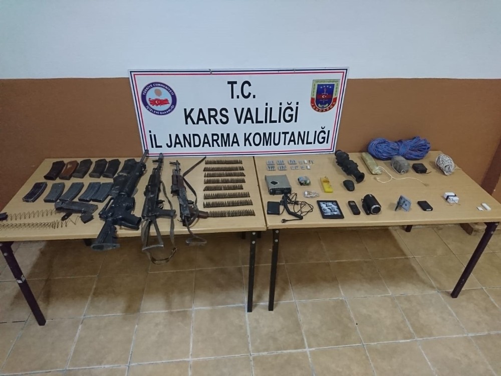 Kağızman’da 3 PKK’lı terörist silah ve teçhizatlarıyla birlikte ölü olarak ele geçirildi 