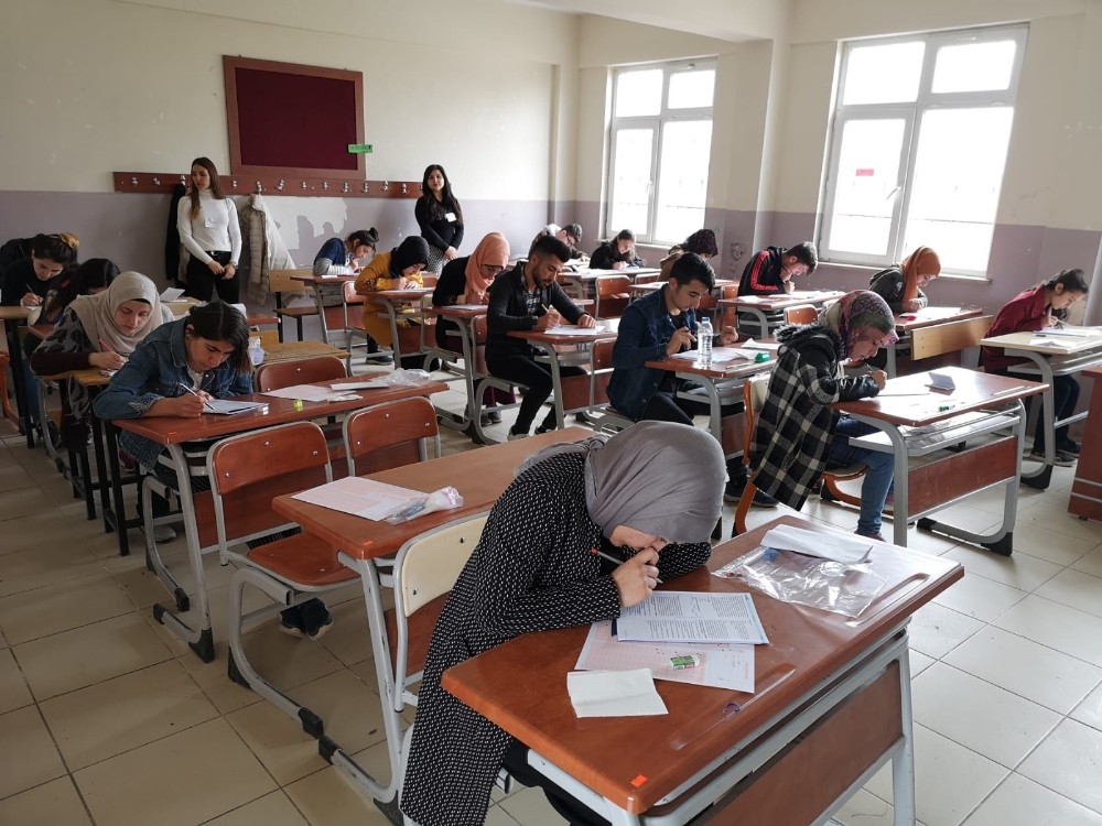 Kağızman’da gerçeği aratmayan sınav 