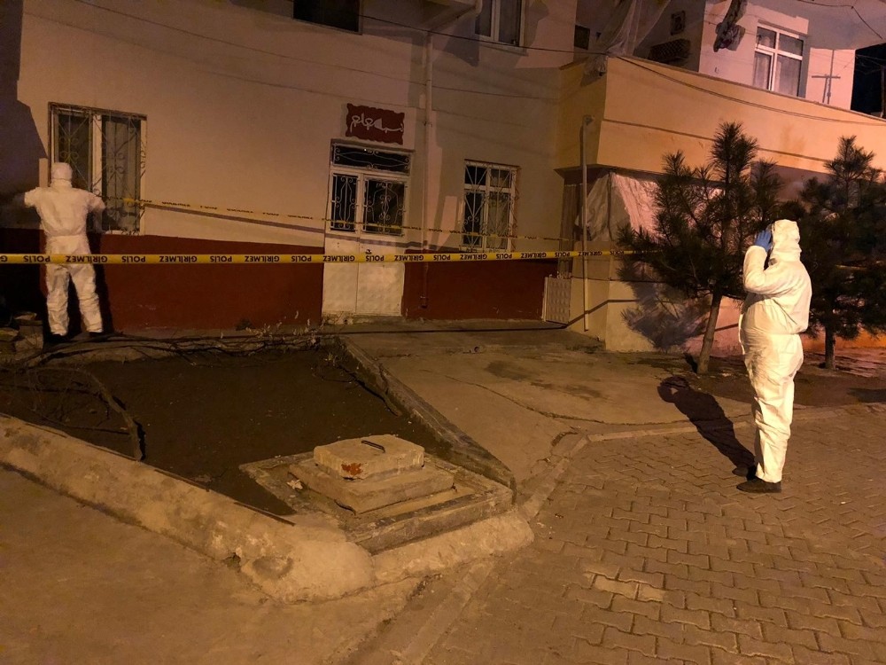 Kağızman’da şüpheli bina karantinaya alındı 