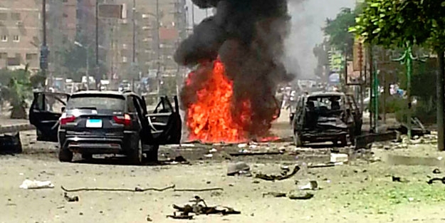 Kahire'de el yapımı bomba ile saldırı