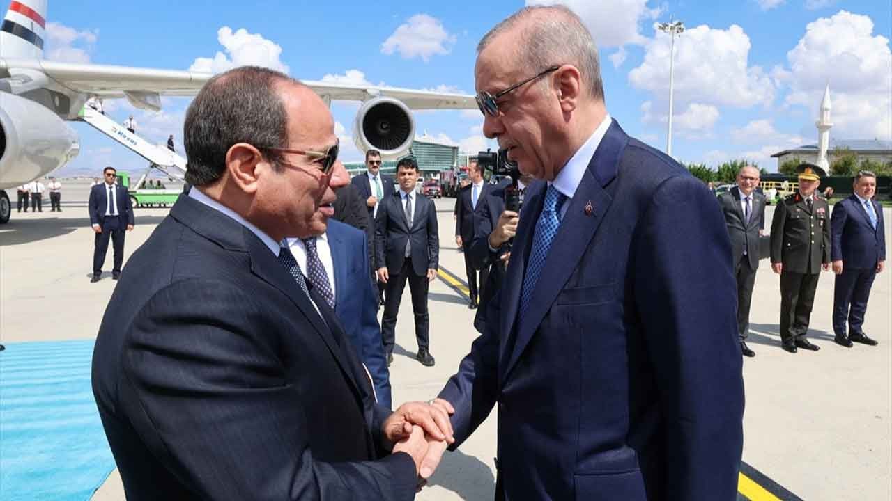 Kahire'de tarihi karşılama! Erdoğan ve Sisi "yeni dönem" için el sıkıştı