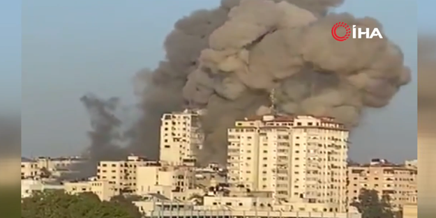 Kahpe siyonistin vurduğu bina böyle yıkıldı!