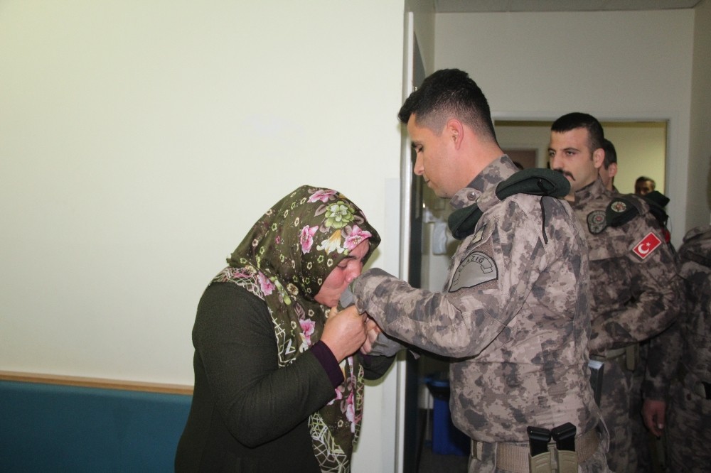 Kahraman özel harekatçı kurtardığı depremzedeyi ziyaret etti 