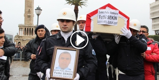 Kahraman trafik polisine yağmur altında veda