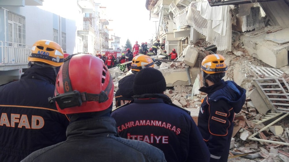 Kahramanmaraş itfaiye ve AFAD ekipleri Elazığ’da 