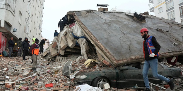 Kahramanmaraş merkezli depremlerde enkaz altında kalanları kurtarma çalışmaları sürüyor