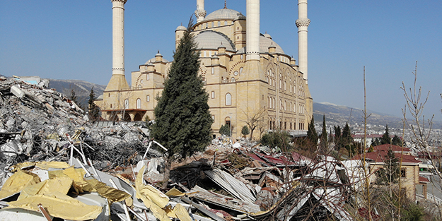 Kahramanmaraş’ın simgesi Abdülhamit Han Camii depremlere rağmen dimdik ayakta