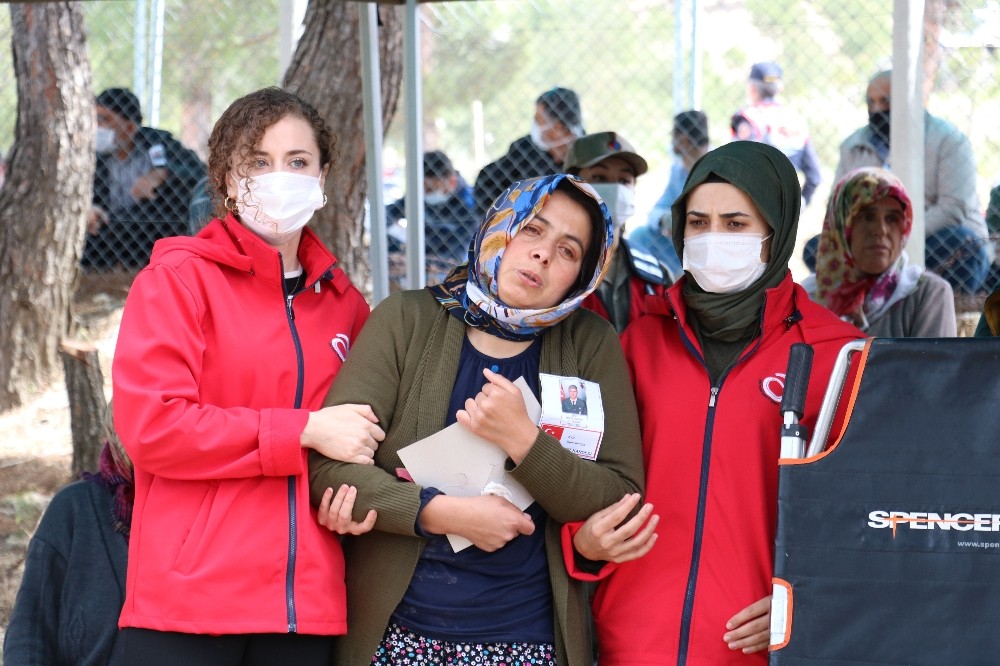 Kahramanmaraşlı şehit son yolculuğuna uğurlandı 