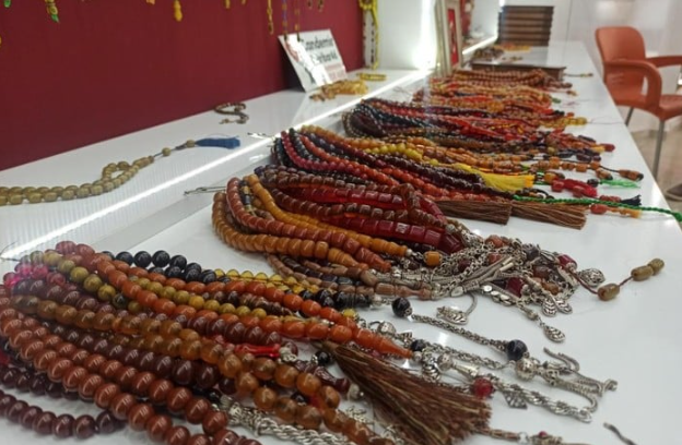 Kahramanmaraş'ta 250 TL ile 180 bin TL arası kehribar tesbihler alıcısını bekliyor