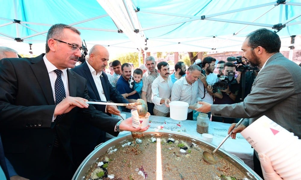 Kahramanmaraş’ta 6 bin kişiye aşure dağıtıldı 