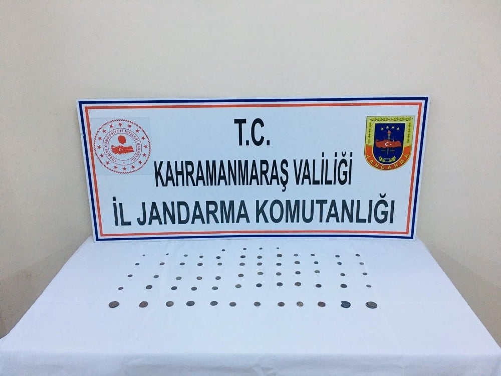 Kahramanmaraş’ta 64 sikke ele geçirildi 