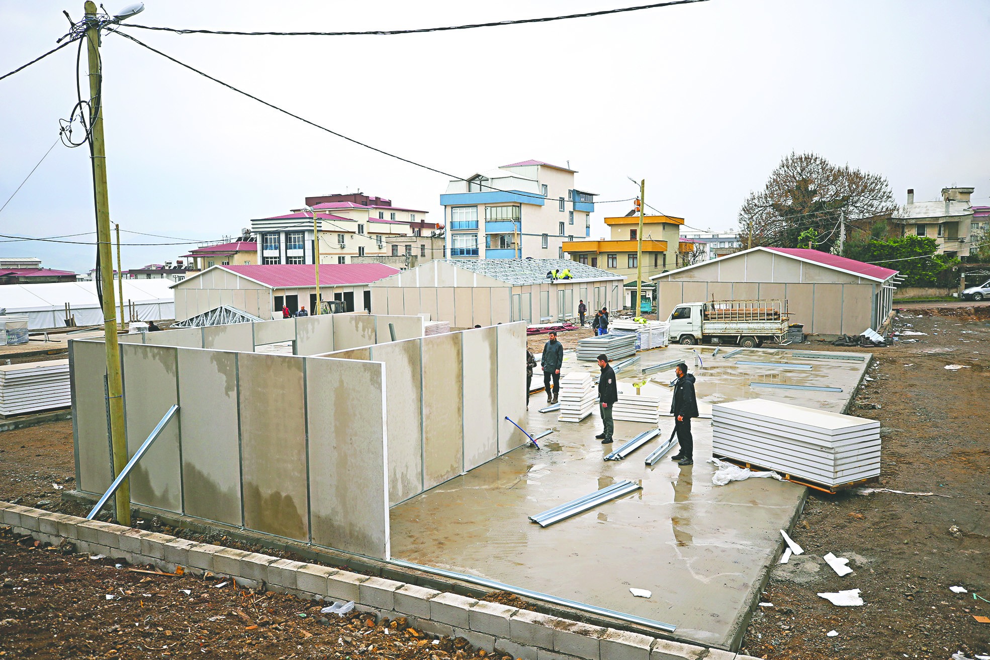 Kahramanmaraş’ta afetzede esnaf prefabrik çarşıda hizmet verecek