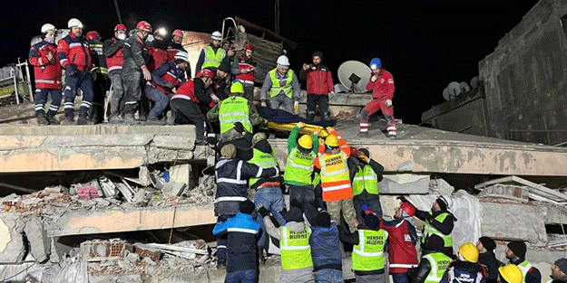 Kahramanmaraş'ta bir genç depremden 96 saat sonra enkazdan kurtarıldı