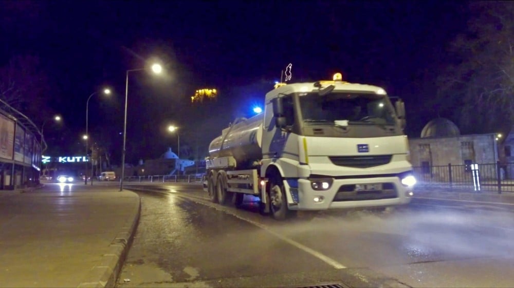 Kahramanmaraş’ta caddeler dezenfekte edildi 