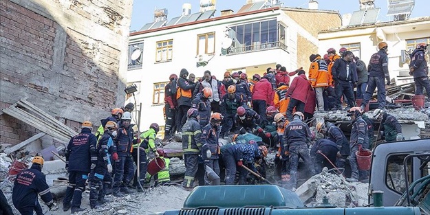 Kahramanmaraş'ta depremden 62 saat sonra bir çocuk enkazdan kurtarıldı