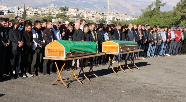 Kahramanmaraş'ta düğün dönüşü kazada ölen baba-oğul yan yana defnedildi