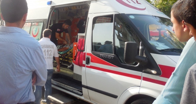 Kahramanmaraş’ta emekli öğretmen cadde ortasında kendini bıçakladı!