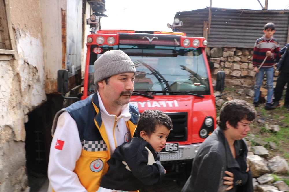 Kahramanmaraş’ta ev yangını; 1’i ağır 4 yaralı 