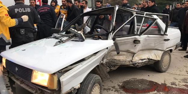 Kahramanmaraş'ta iki otomobil çarpıştı: 4 yaralı