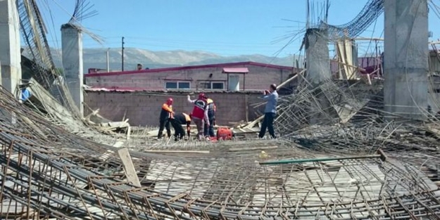 İnşaat çöktü, işçiler enkaz altında