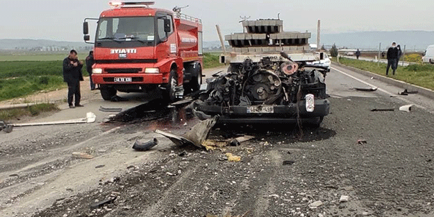 Kontrolden çıkarak orta refüjü aşan tır karşı şeridi trafiğe kapattı