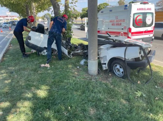 Kahramanmaraş'ta korkunç kaza: Araba ortadan ikiye bölündü