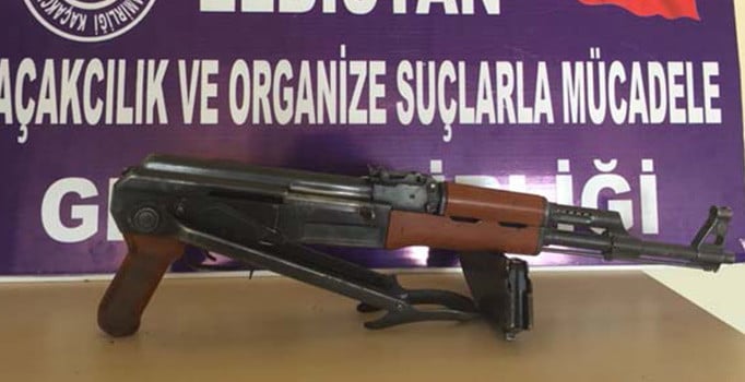 Kahramanmaraş'ta kümesten kalaşnikof çıktı