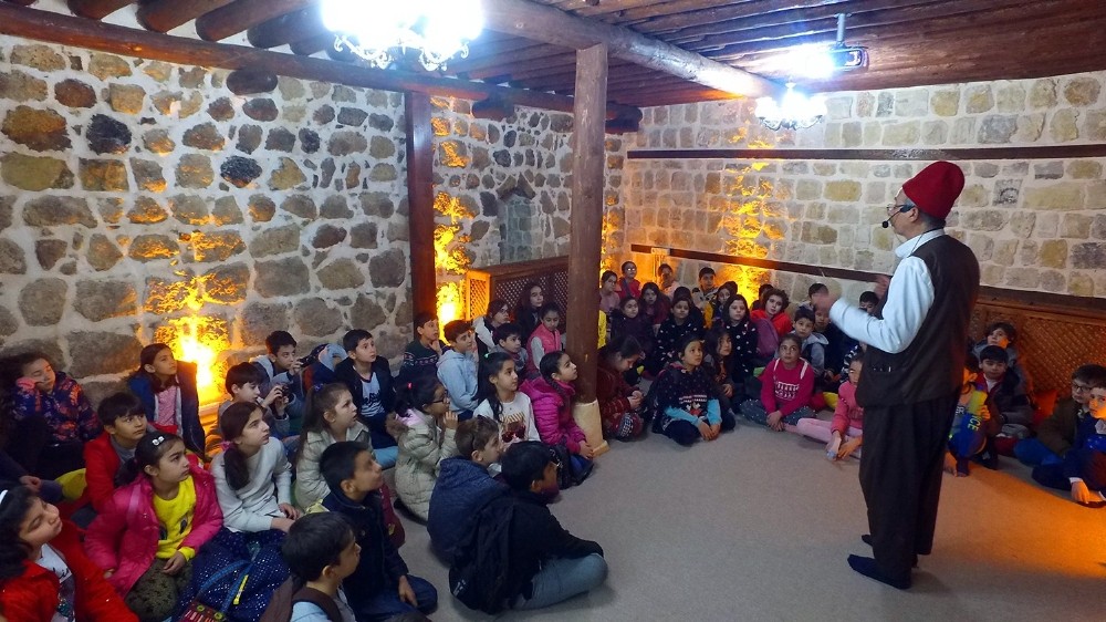 Kahramanmaraş’ta öğrenciler tarihi yerinde öğreniyor 