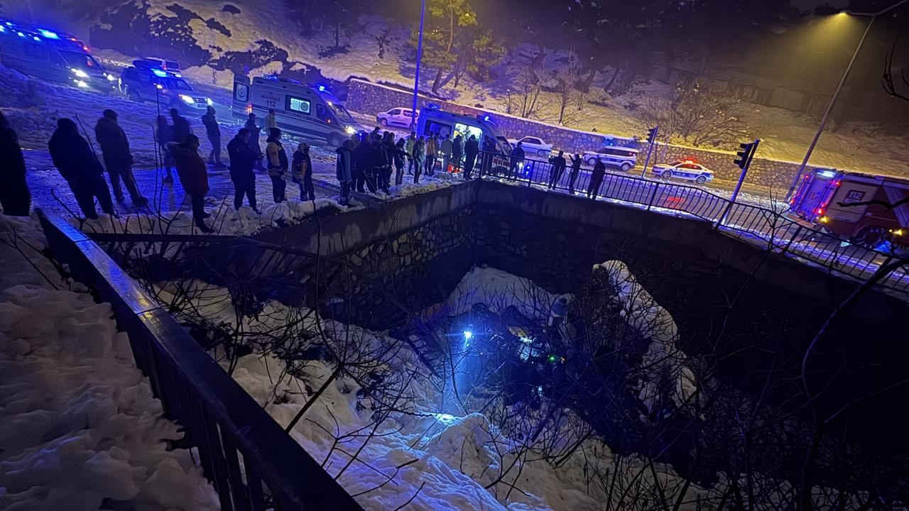 Kahramanmaraş'ta otomobil köprüden düştü: 5 yaralı