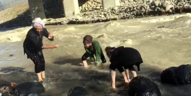Kahreden haber! Derede şakalaşan 2 genç kız ölüme böyle gitti
