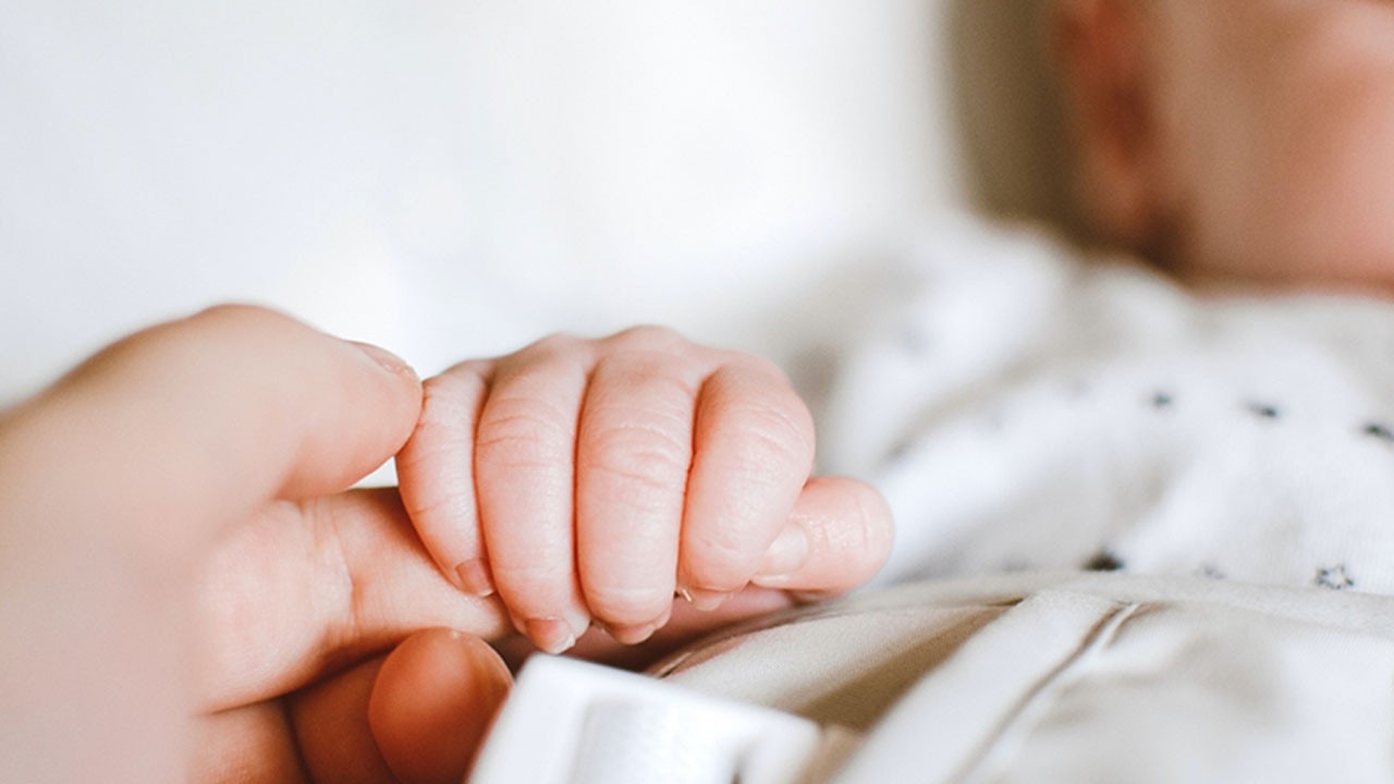 Kahreden olay! Kovaya düşen bebek öldü