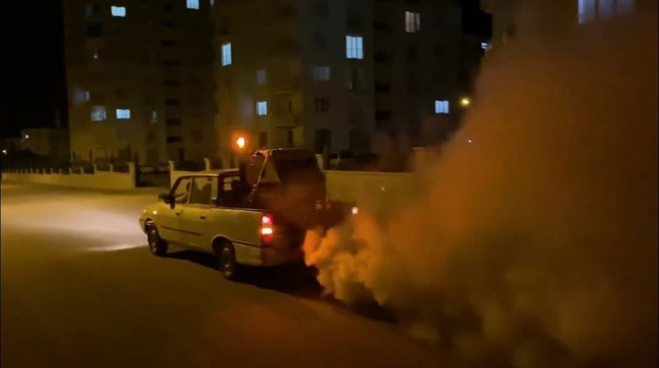 Kahta Belediye ekipleri ilaçlama çalışmalarını sürdürüyor 