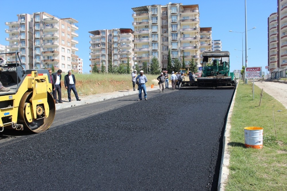 Kahta Belediyesi sıcak asfalt çalışmalarına başladı 
