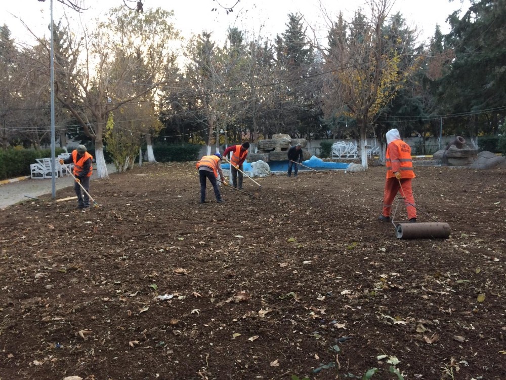 Kahta Belediyesinden parklara bakım 