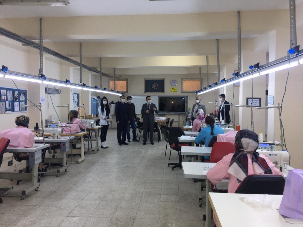 Kahta’da 10 bin koruyucu maske üretimine başlanıldı 