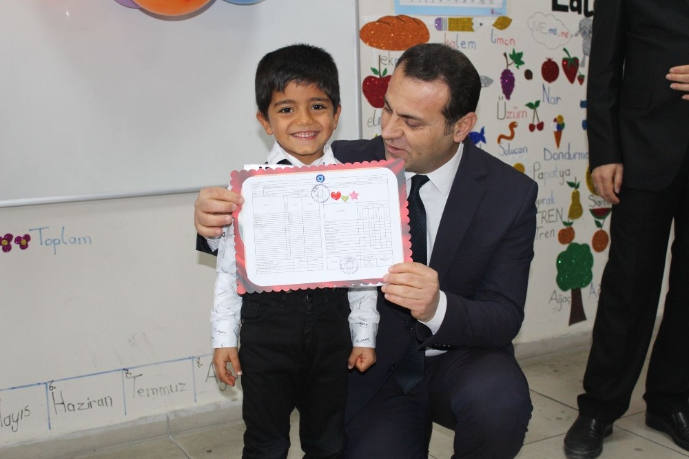 Kahta’da öğrencilerin karne sevinci 